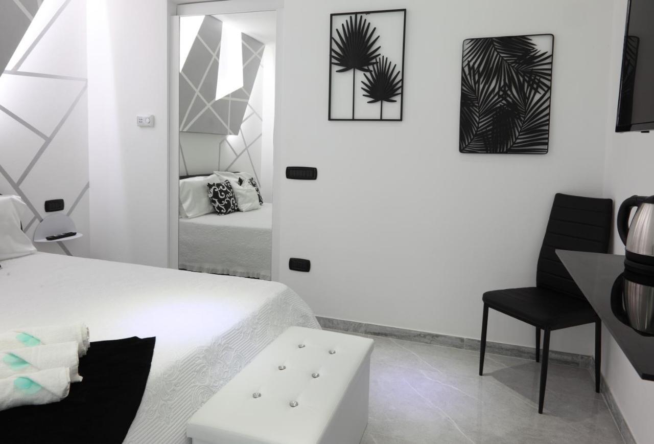 Isademar Bed & Breakfast ซานตา เตเรซา กัลลูรา ภายนอก รูปภาพ