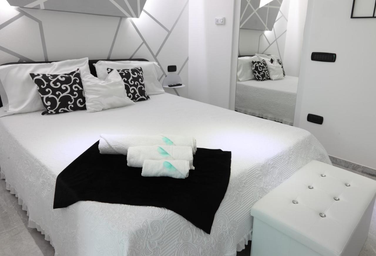 Isademar Bed & Breakfast ซานตา เตเรซา กัลลูรา ภายนอก รูปภาพ